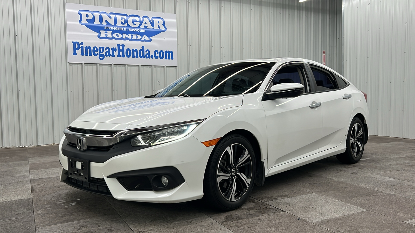 2017 Honda Civic Touring 1