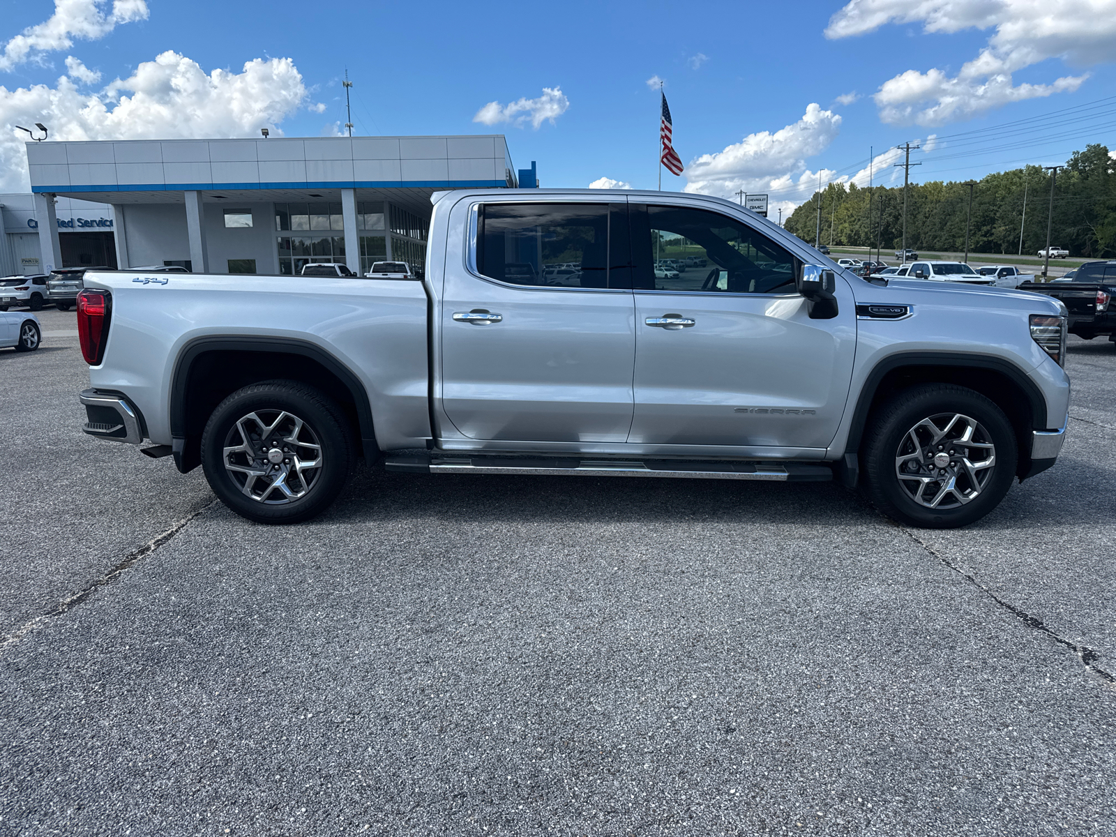 2022 GMC Sierra 1500 SLT 8