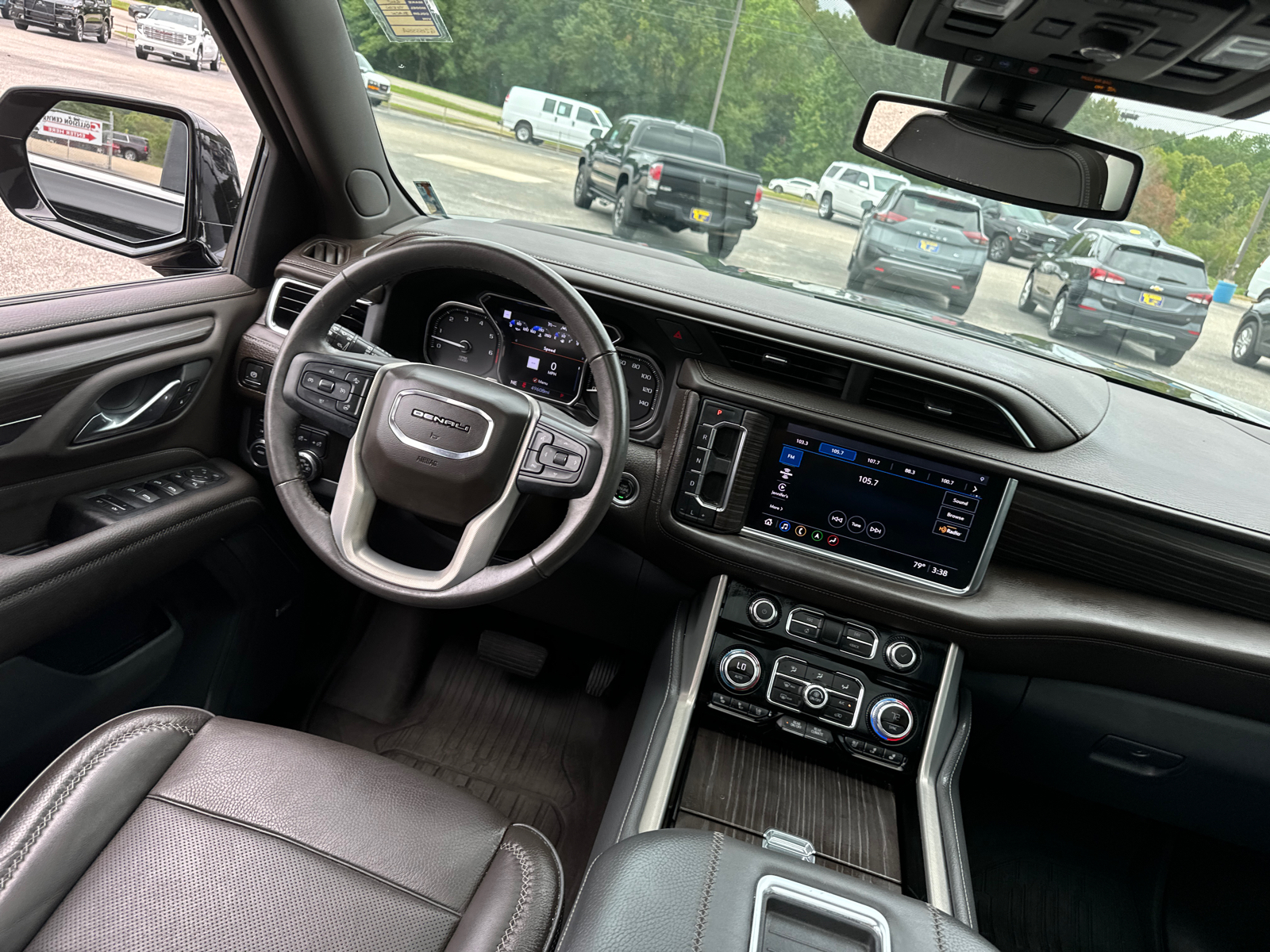 2021 GMC Yukon Denali 29