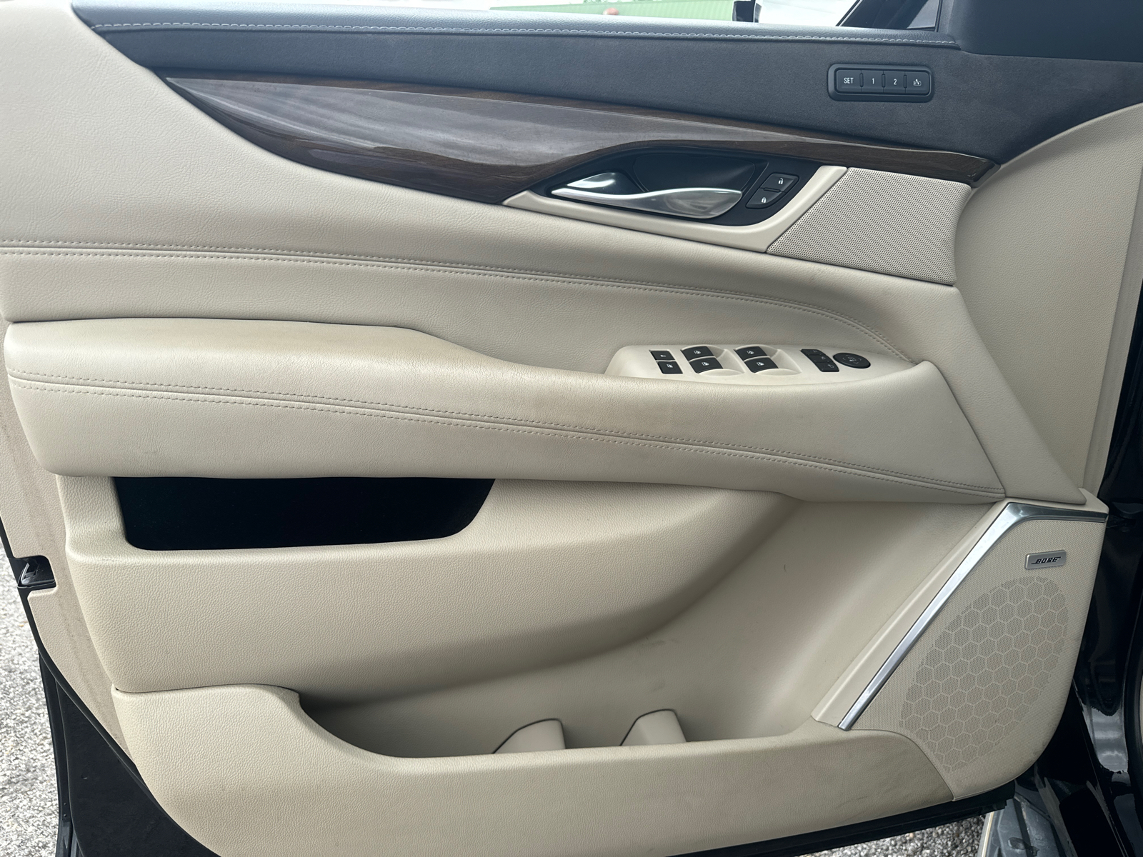 2018 Cadillac Escalade ESV Luxury 11