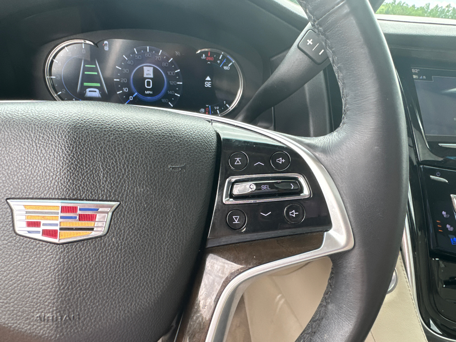 2018 Cadillac Escalade ESV Luxury 16