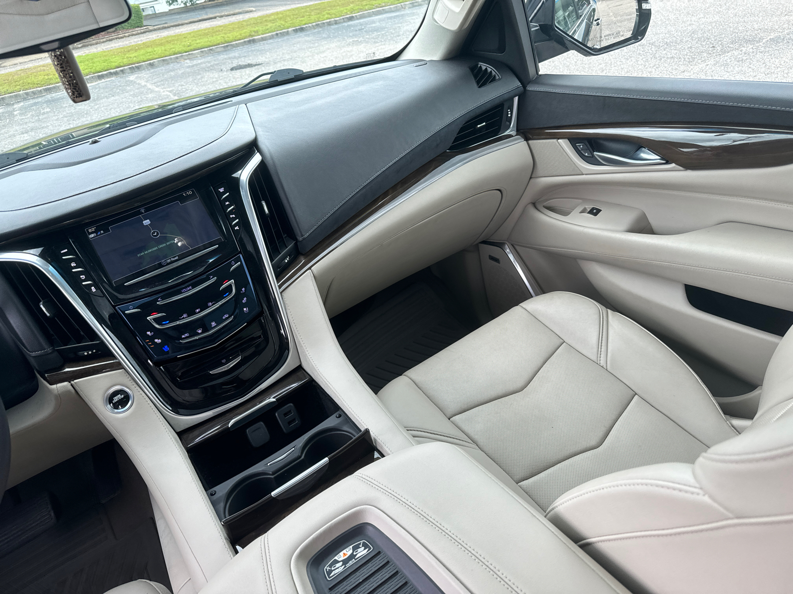 2018 Cadillac Escalade ESV Luxury 27