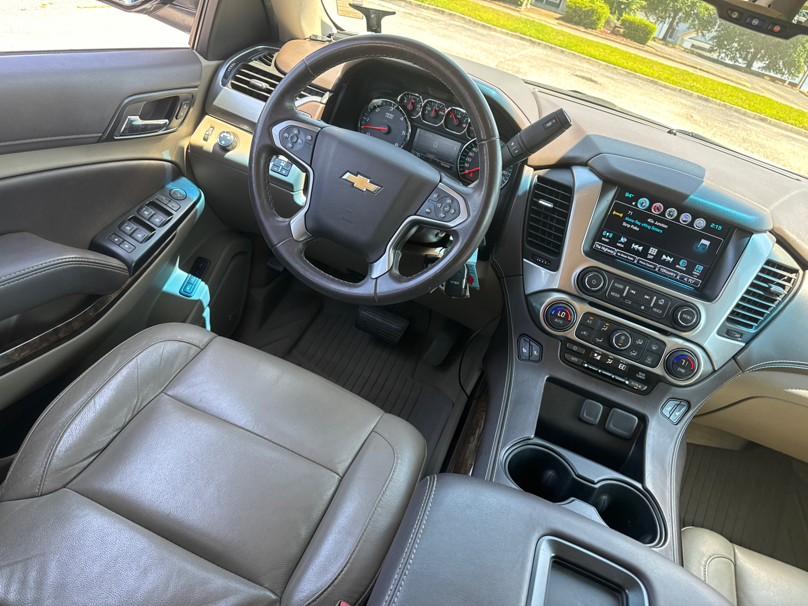 2016 Chevrolet Suburban LT 27