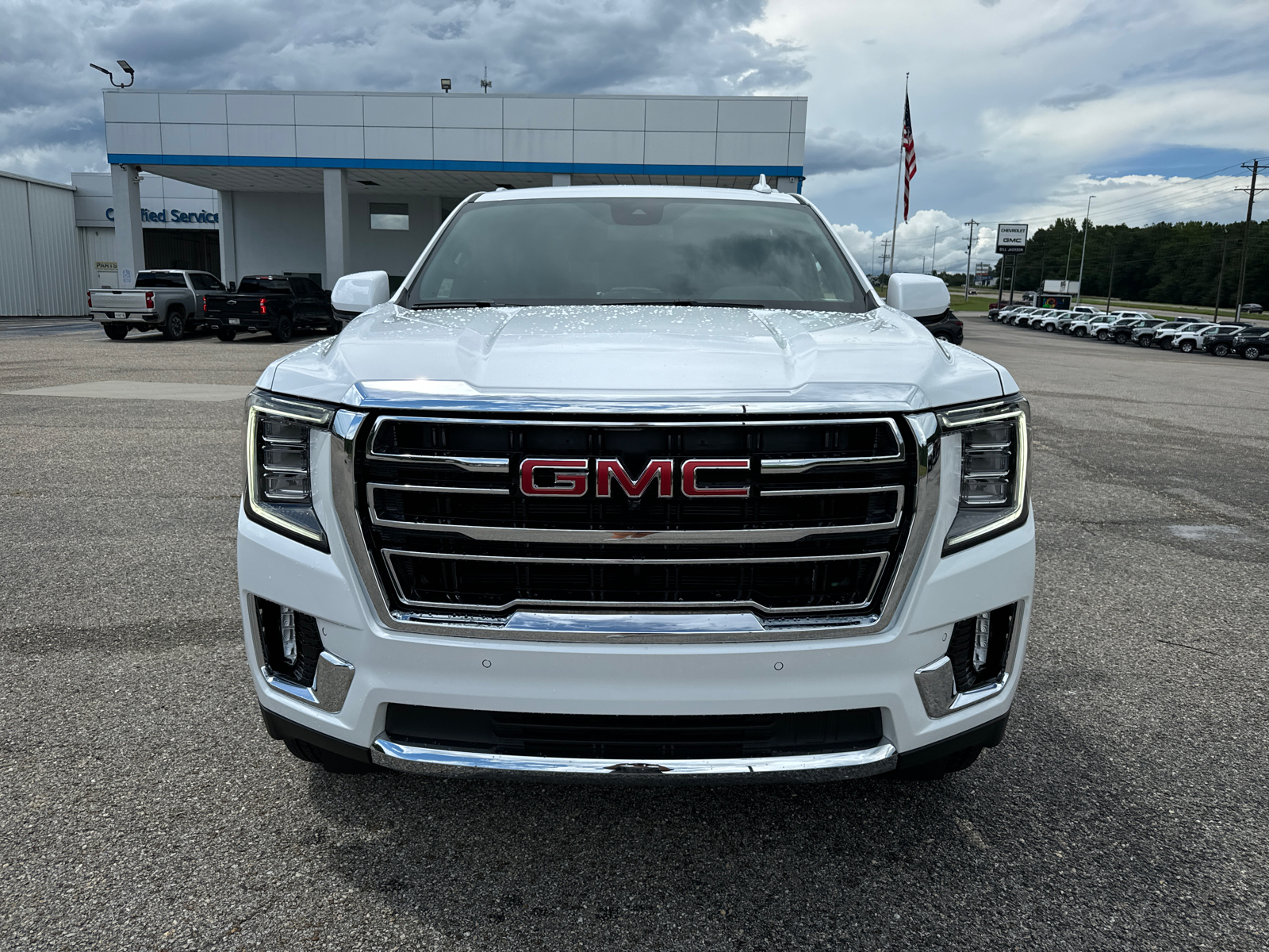 2024 GMC Yukon SLT 2