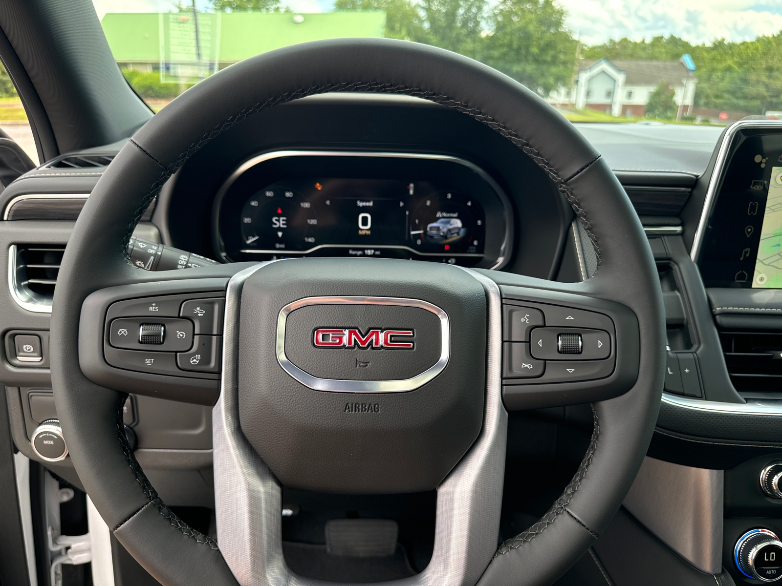 2024 GMC Yukon SLT 16