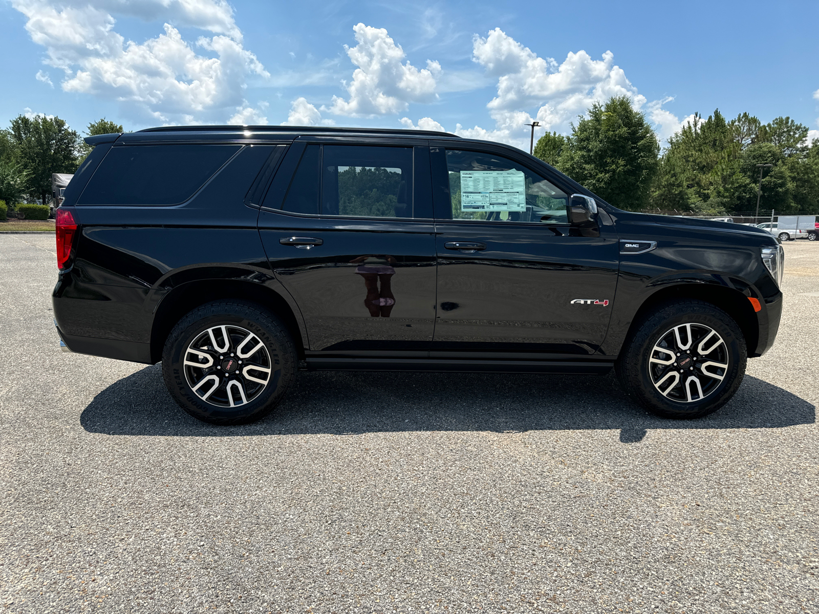 2024 GMC Yukon AT4 8