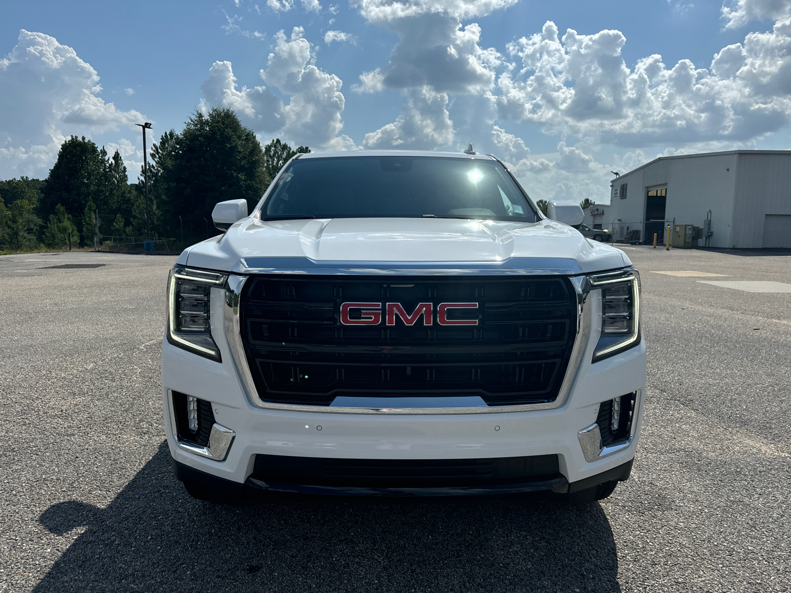 2024 GMC Yukon SLE 2