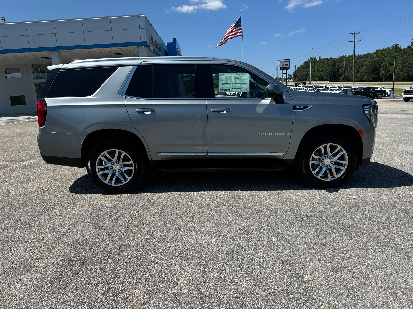 2024 GMC Yukon SLT 8