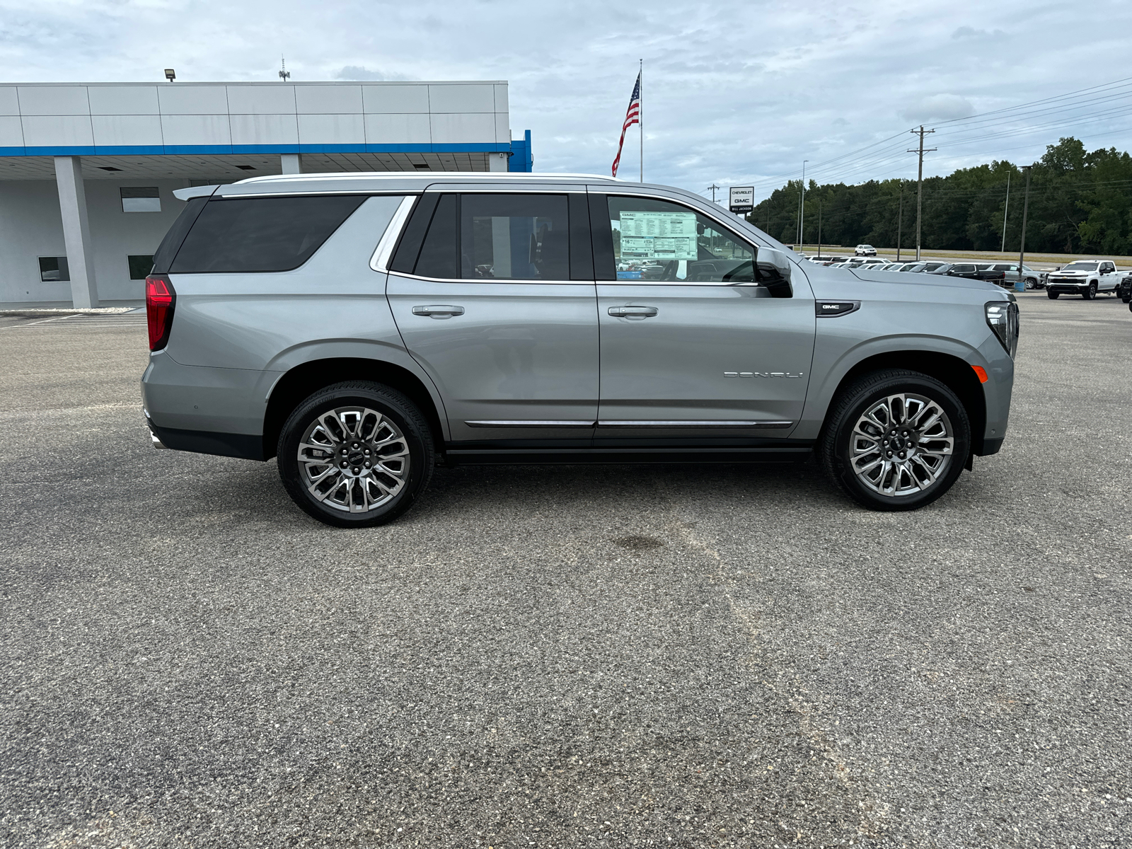 2024 GMC Yukon Denali Ultimate 8