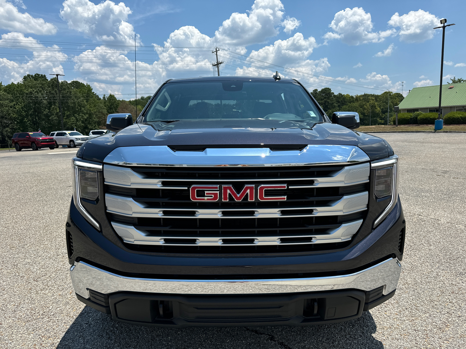 2024 GMC Sierra 1500 SLE 2