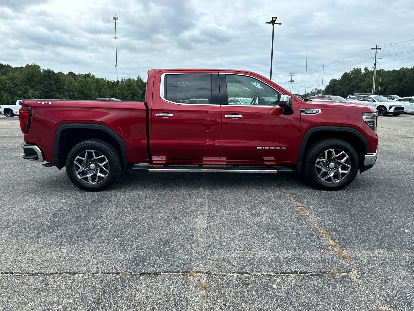 2024 GMC Sierra 1500 SLT 8