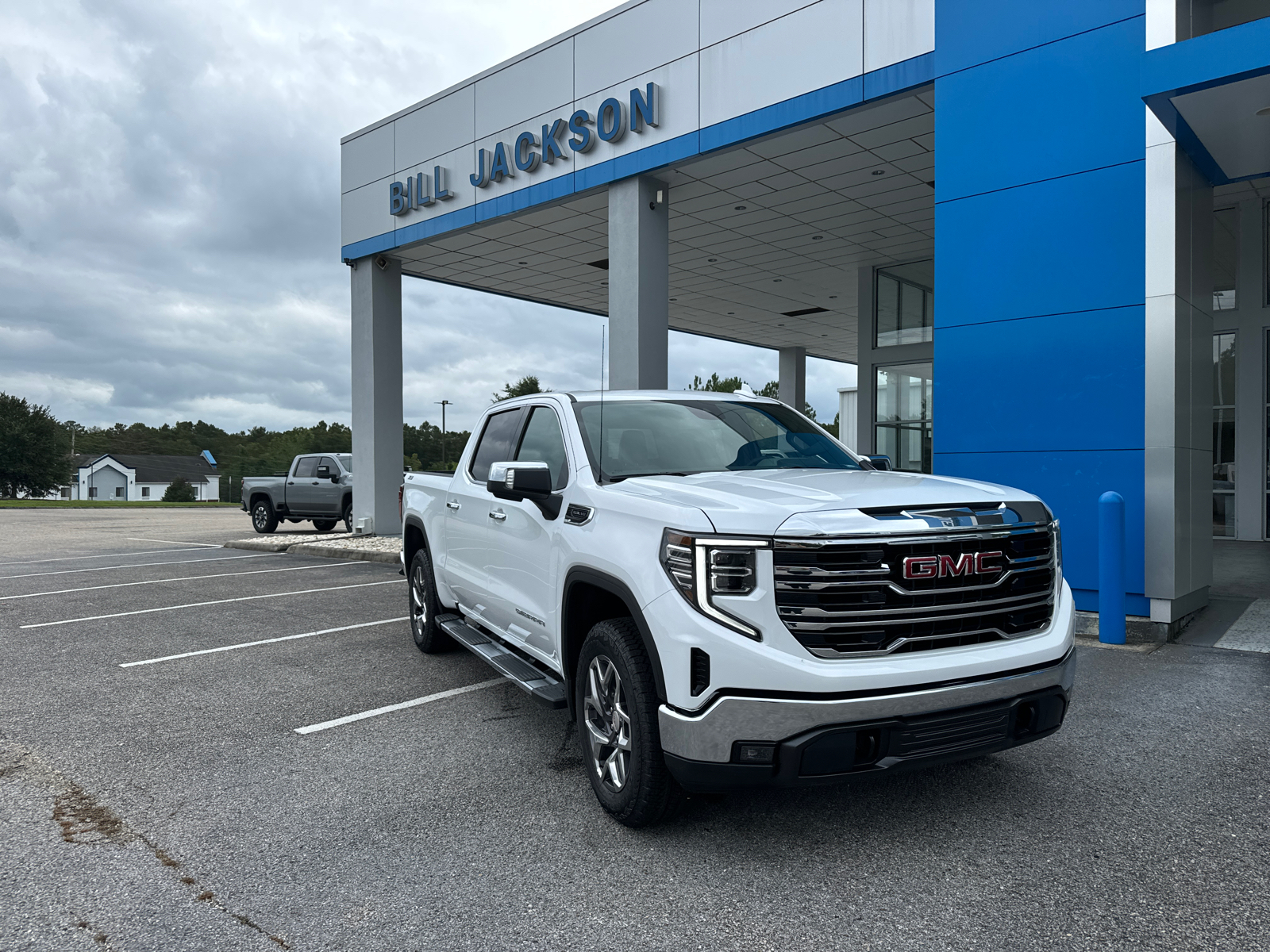 2024 GMC Sierra 1500 SLT 1