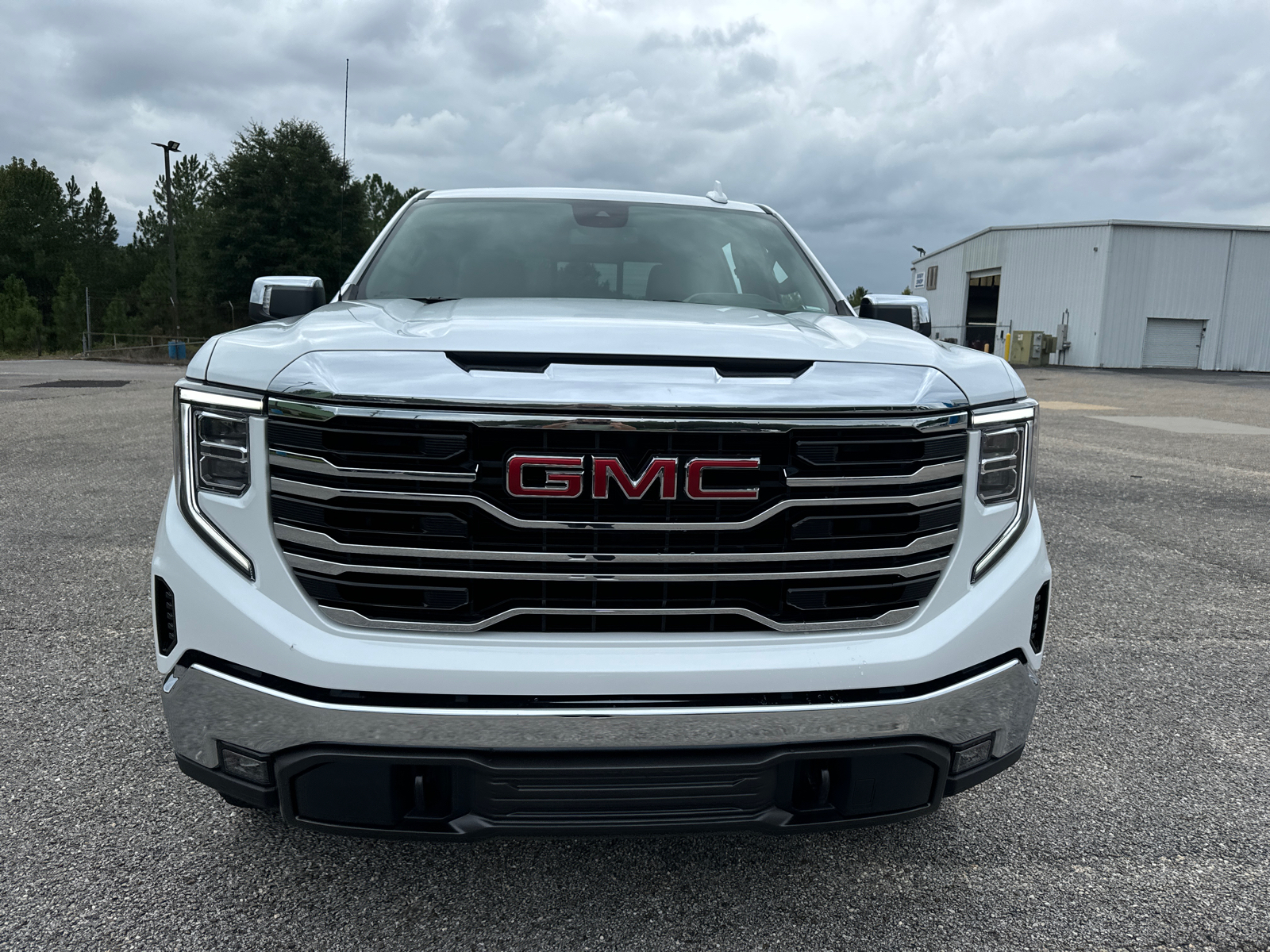 2024 GMC Sierra 1500 SLT 2