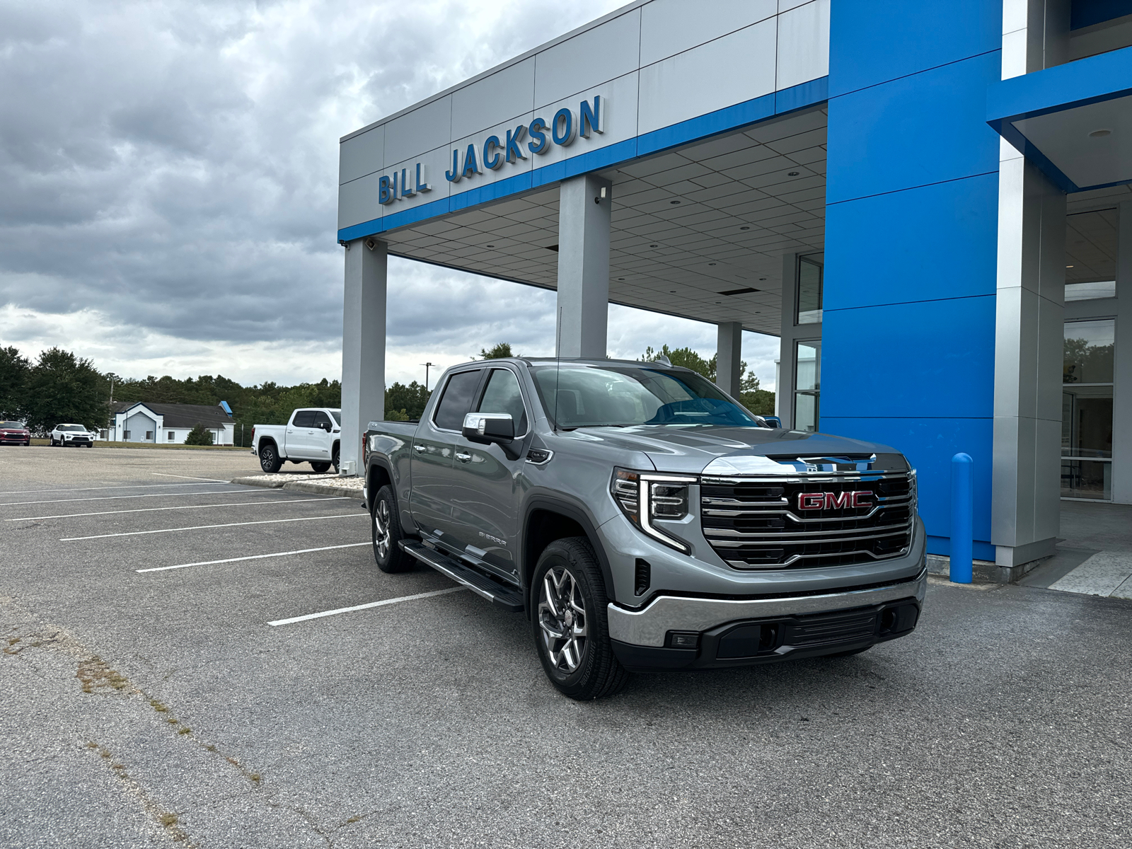 2024 GMC Sierra 1500 SLT 1