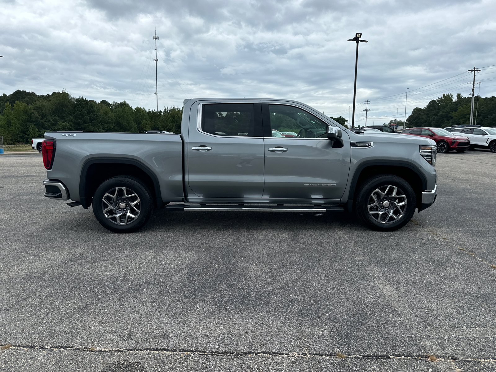 2024 GMC Sierra 1500 SLT 8