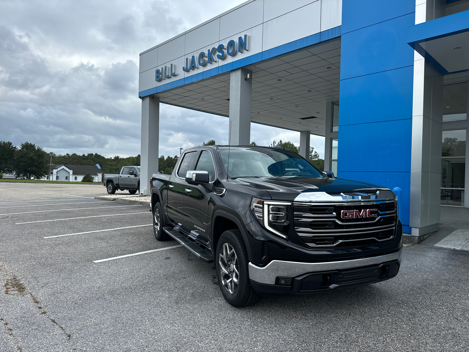 2024 GMC Sierra 1500 SLT 1