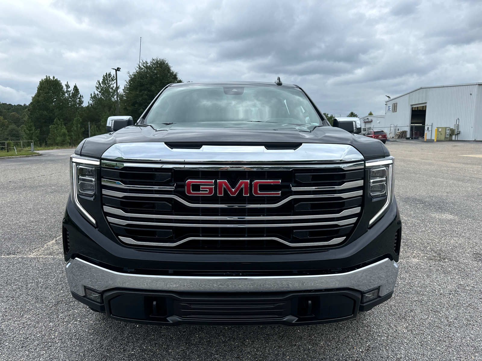 2024 GMC Sierra 1500 SLT 2