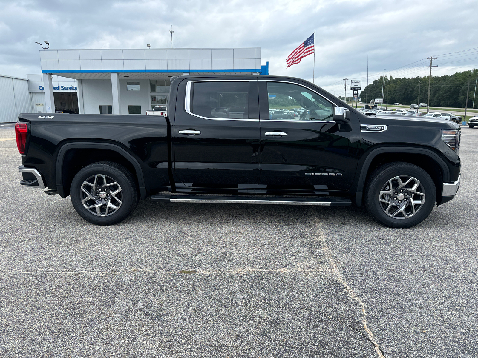 2024 GMC Sierra 1500 SLT 8