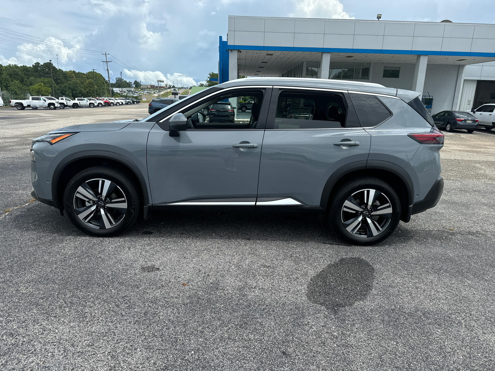 2023 Nissan Rogue SL 4