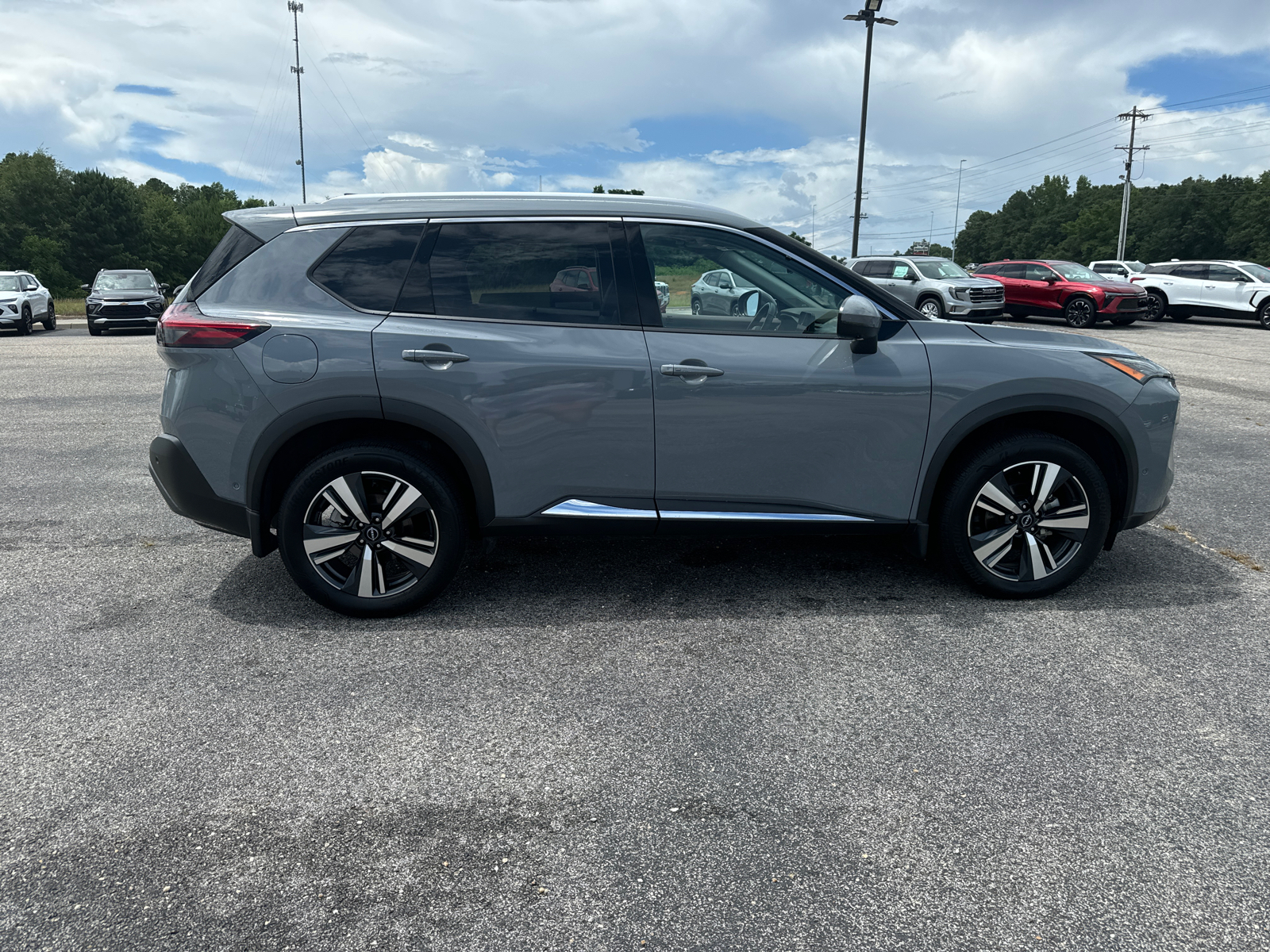 2023 Nissan Rogue SL 8