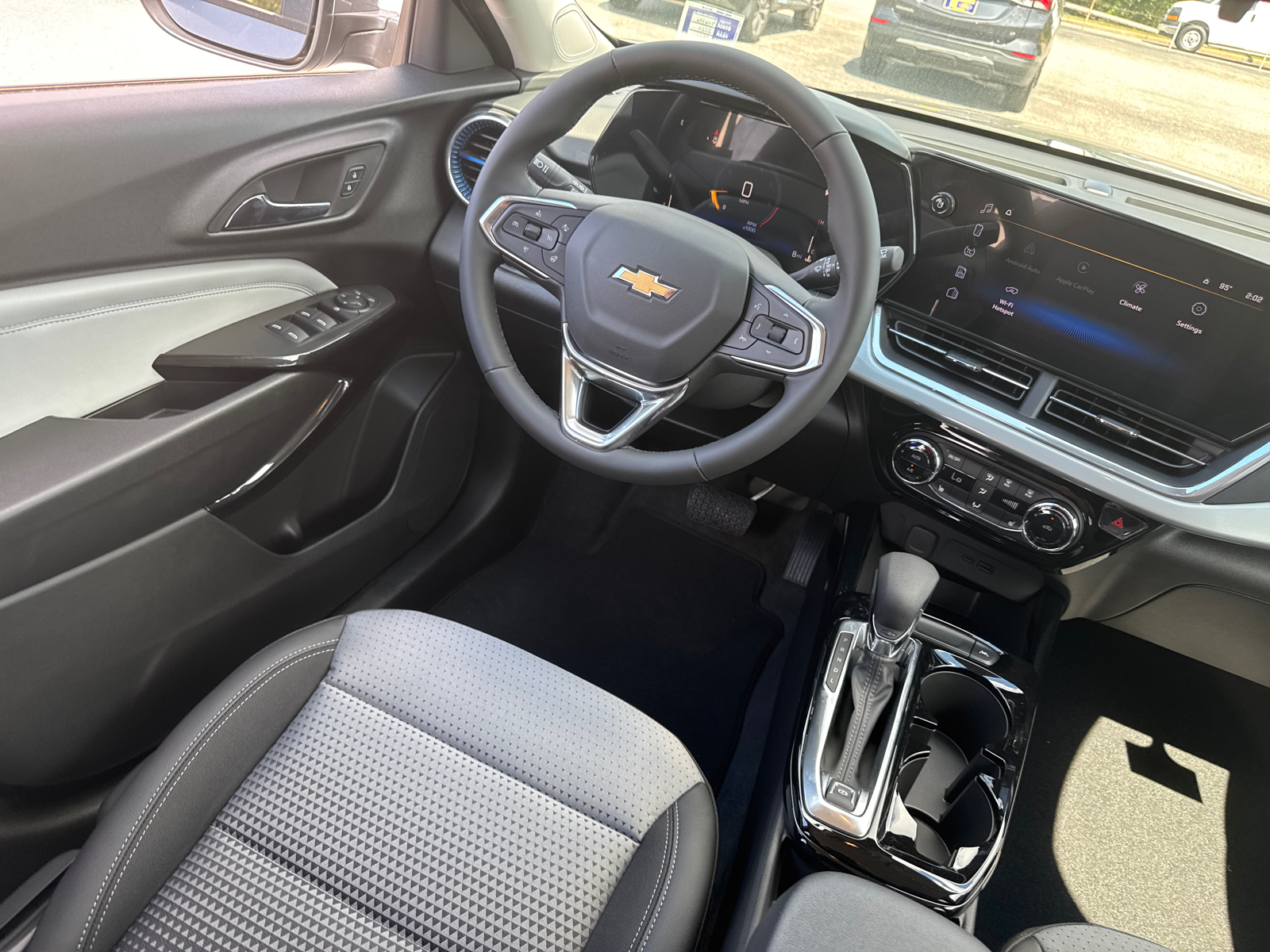 2024 Chevrolet Trax LT 25