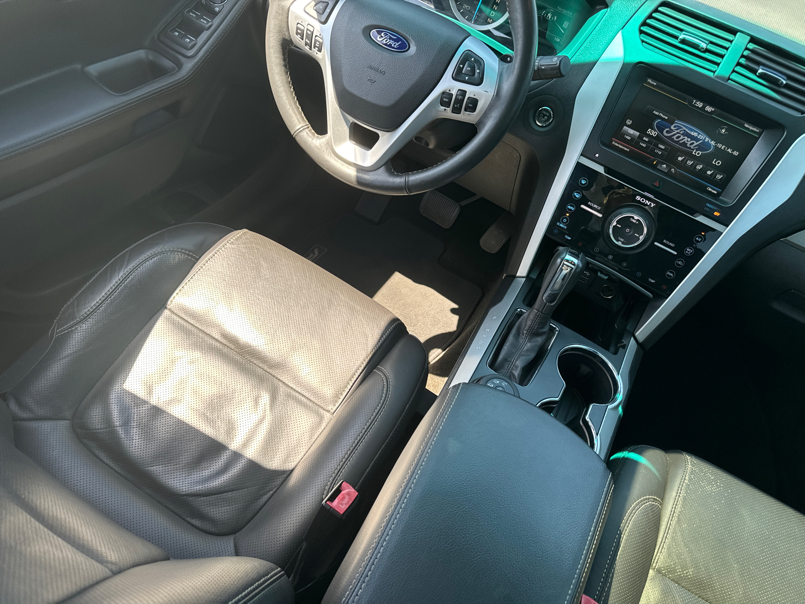 2015 Ford Explorer Sport 29