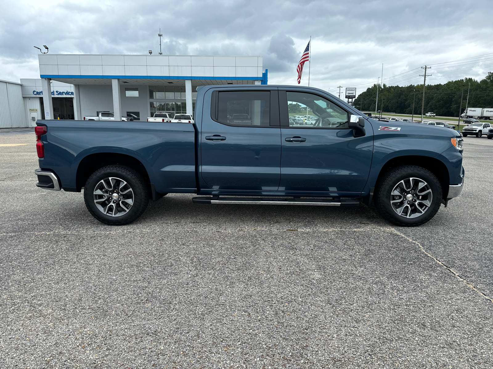 2024 Chevrolet Silverado 1500 LT 8