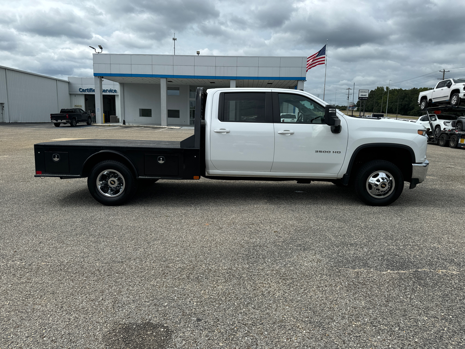 2023 Chevrolet Silverado 3500HD LT 8