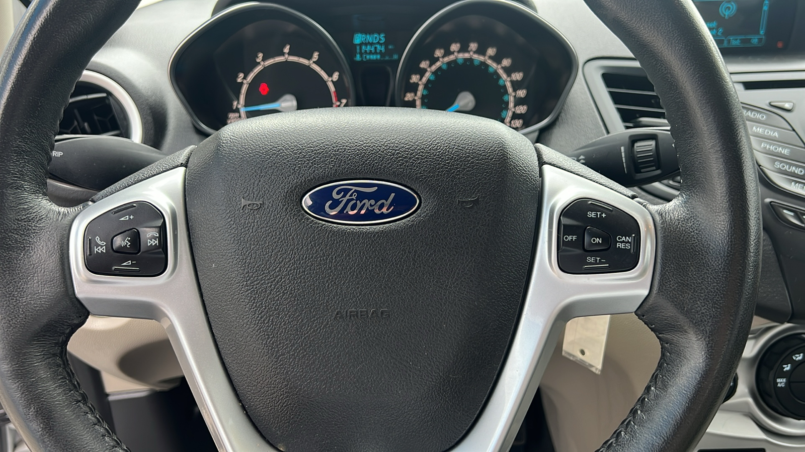 2016 Ford Fiesta SE 15