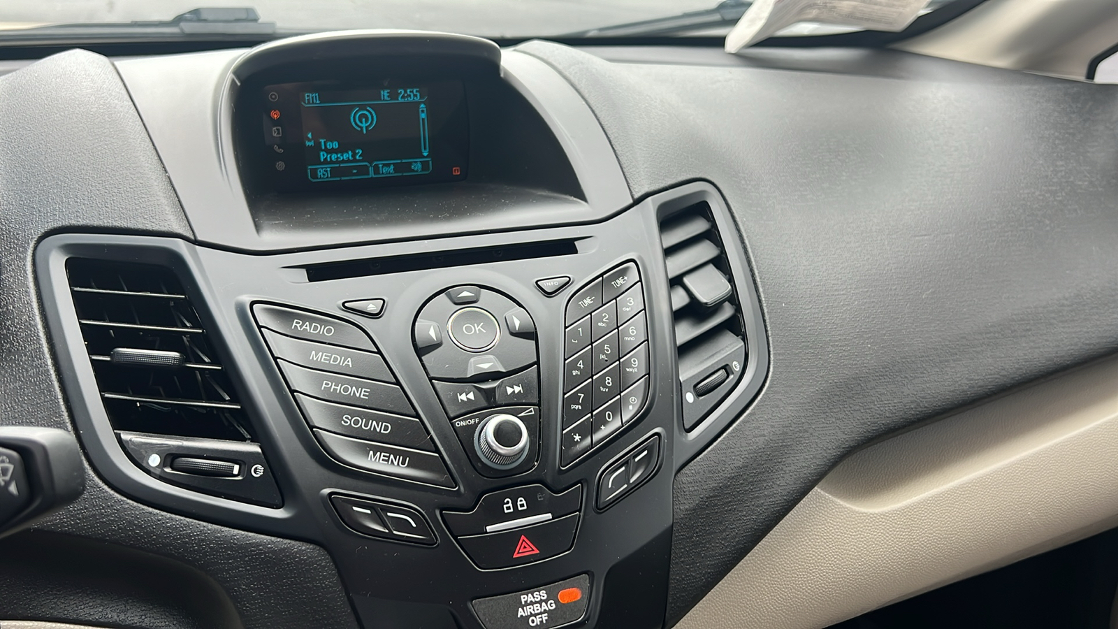 2016 Ford Fiesta SE 16