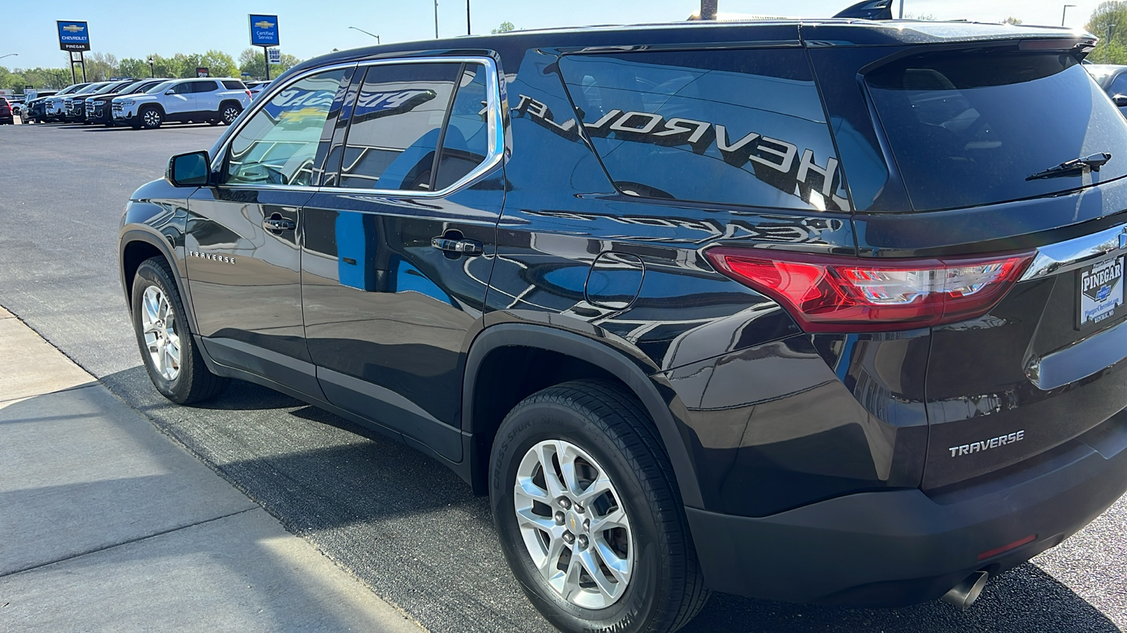 2018 Chevrolet Traverse LS 16