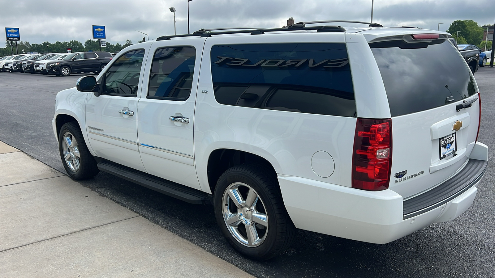 2014 Chevrolet Suburban LTZ 21