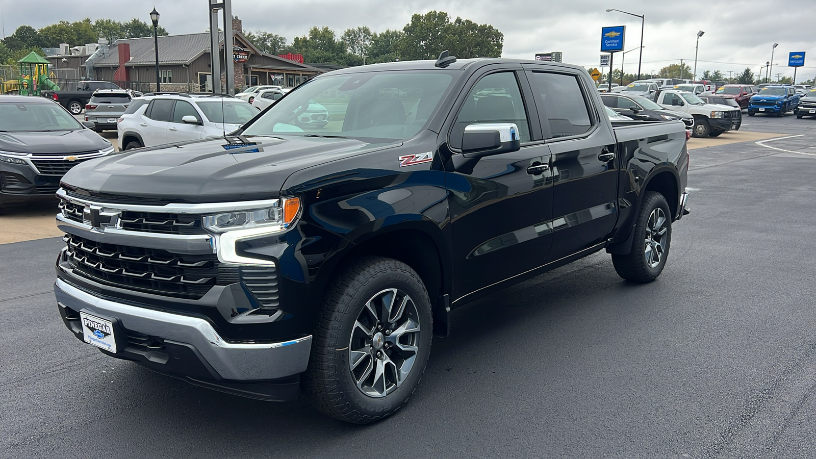 2024 Chevrolet Silverado 1500 LT 3