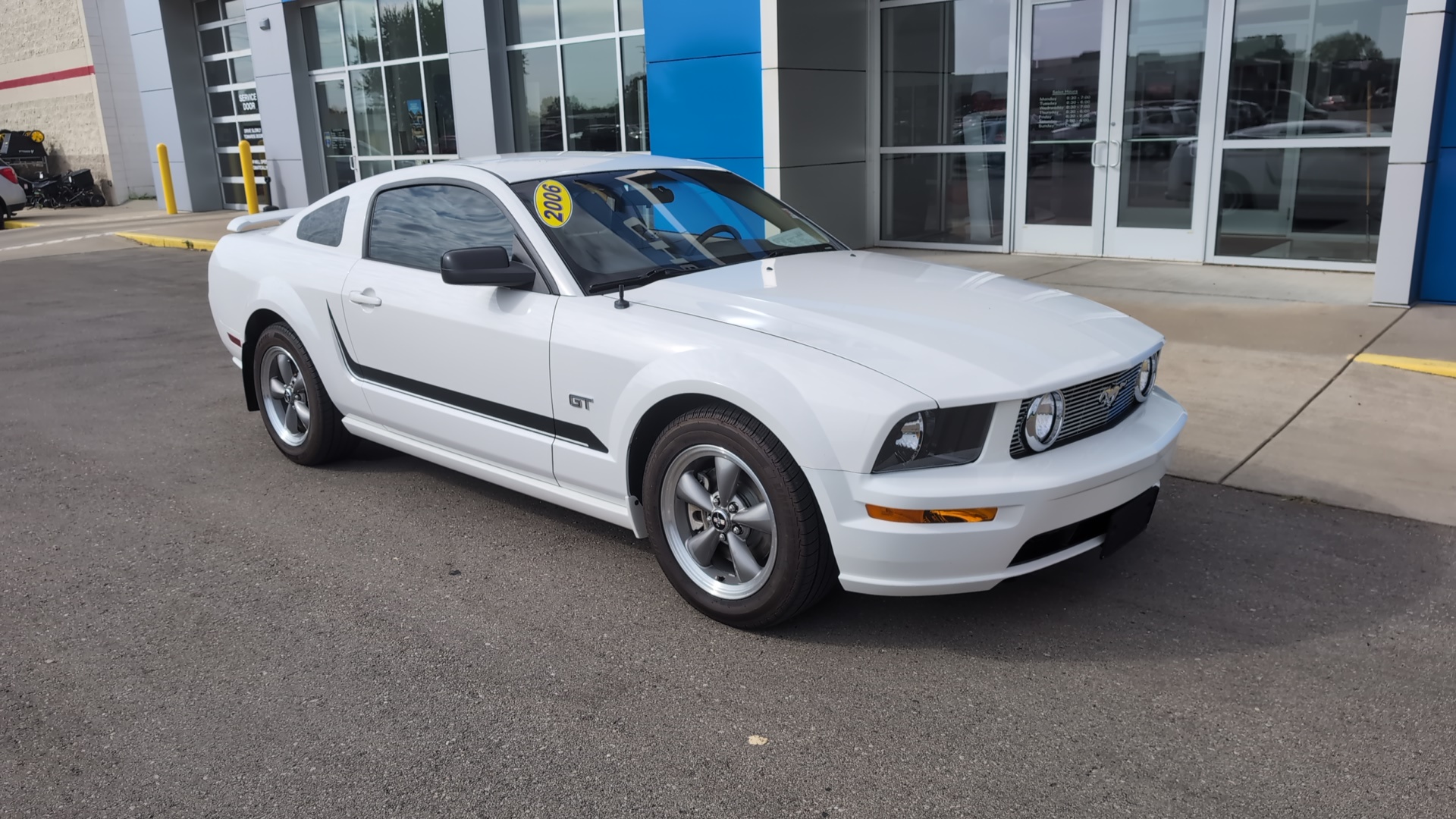 2006 Ford Mustang GT Deluxe 2