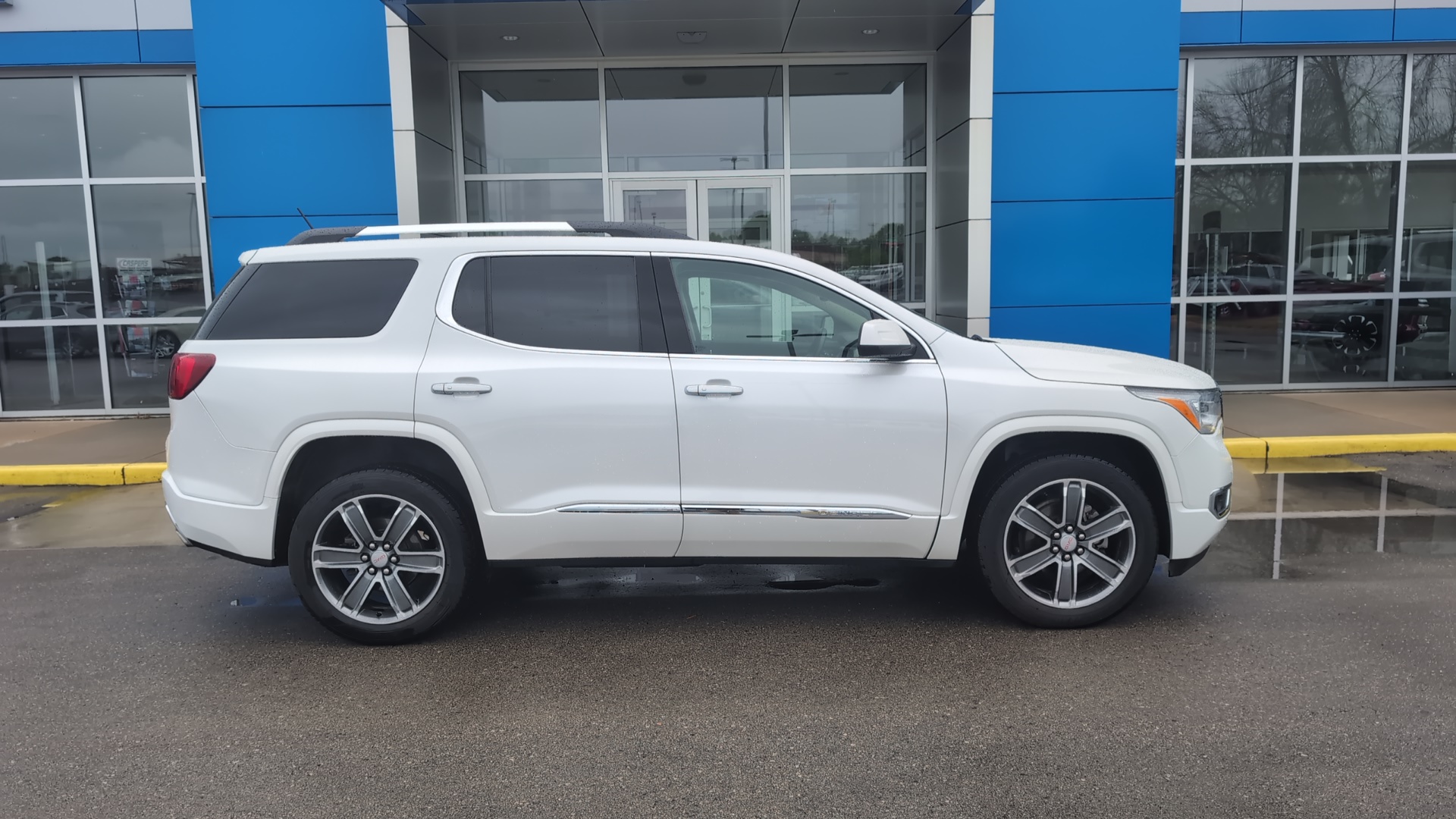 2019 GMC Acadia Denali 1