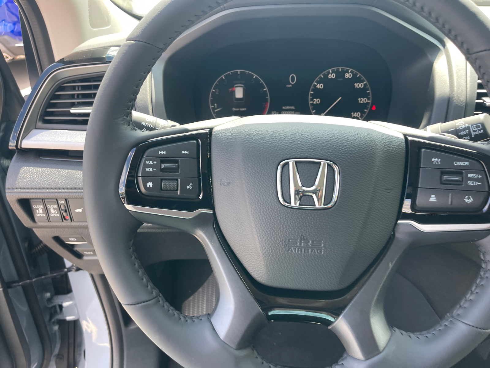 2025 Honda Odyssey Touring 23