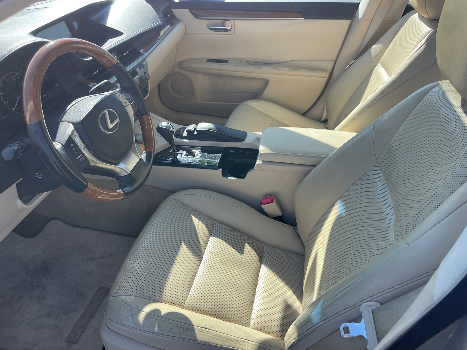 2014 Lexus ES 300h 26