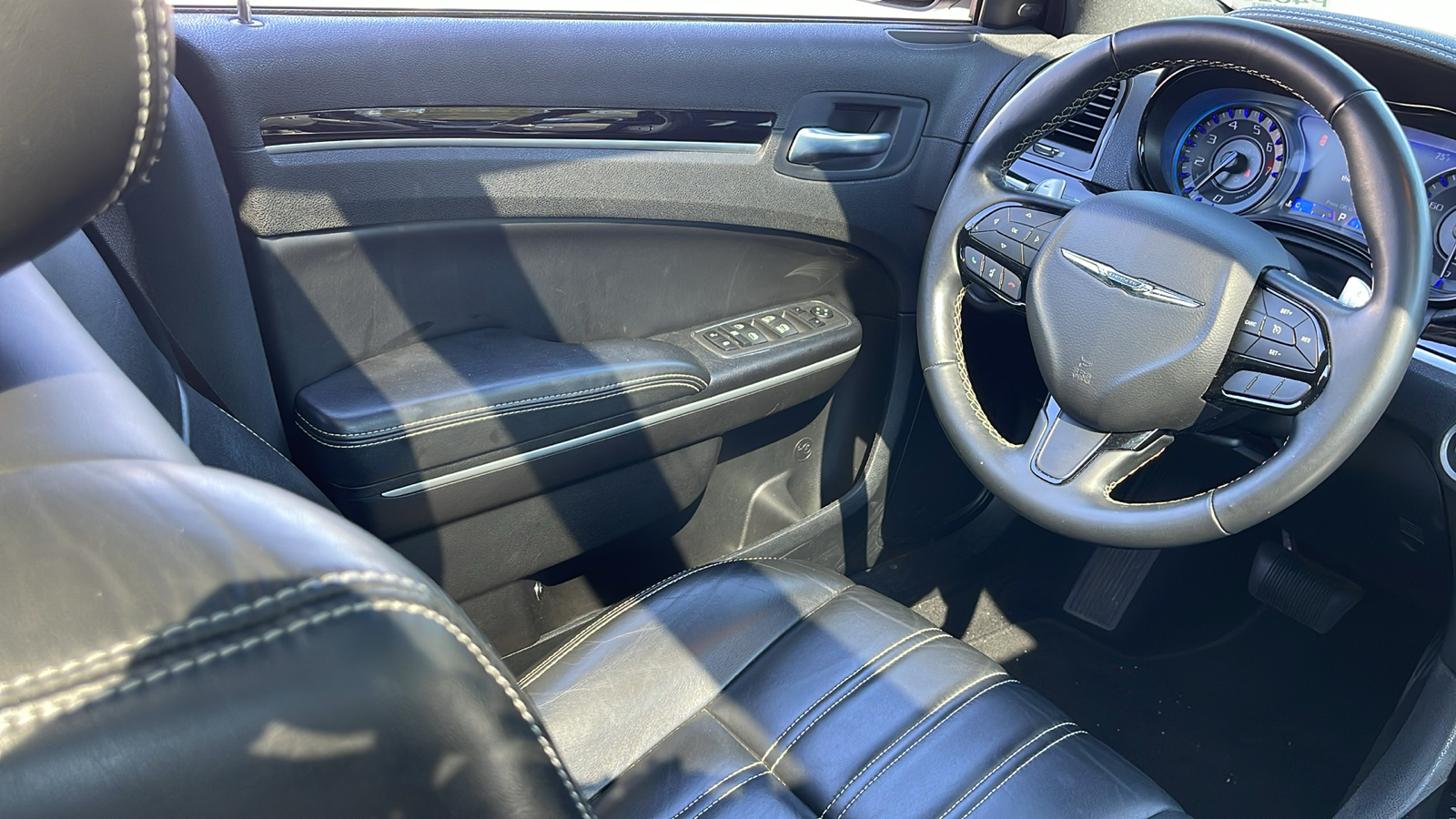 2022 Chrysler 300 S 14