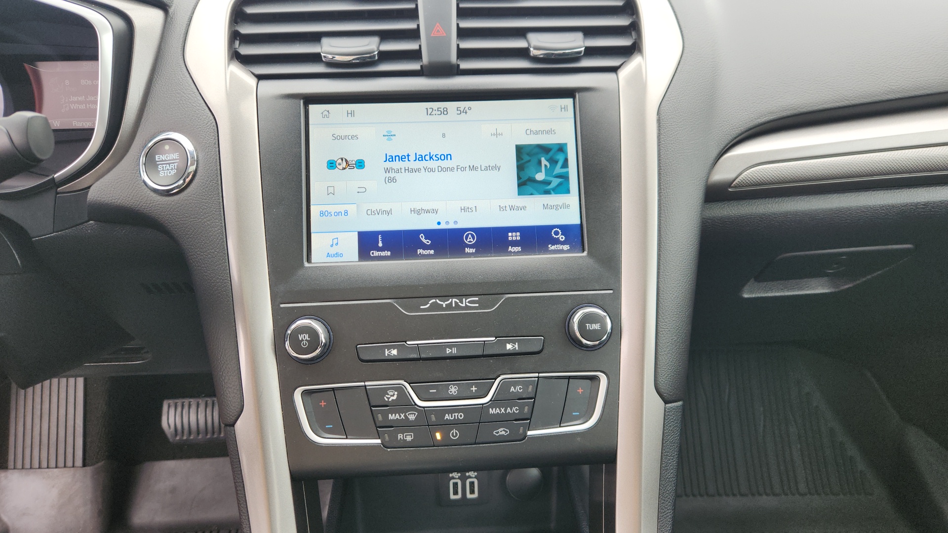 2019 Ford Fusion Hybrid SE 17