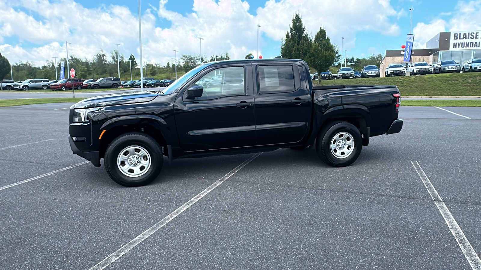 2023 Nissan Frontier S 13