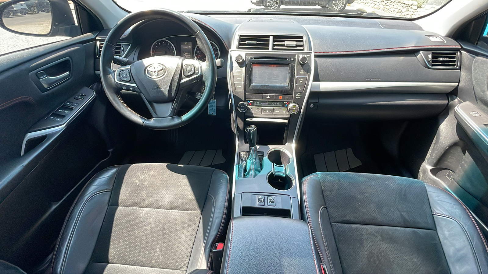 2015 Toyota Camry LE 33