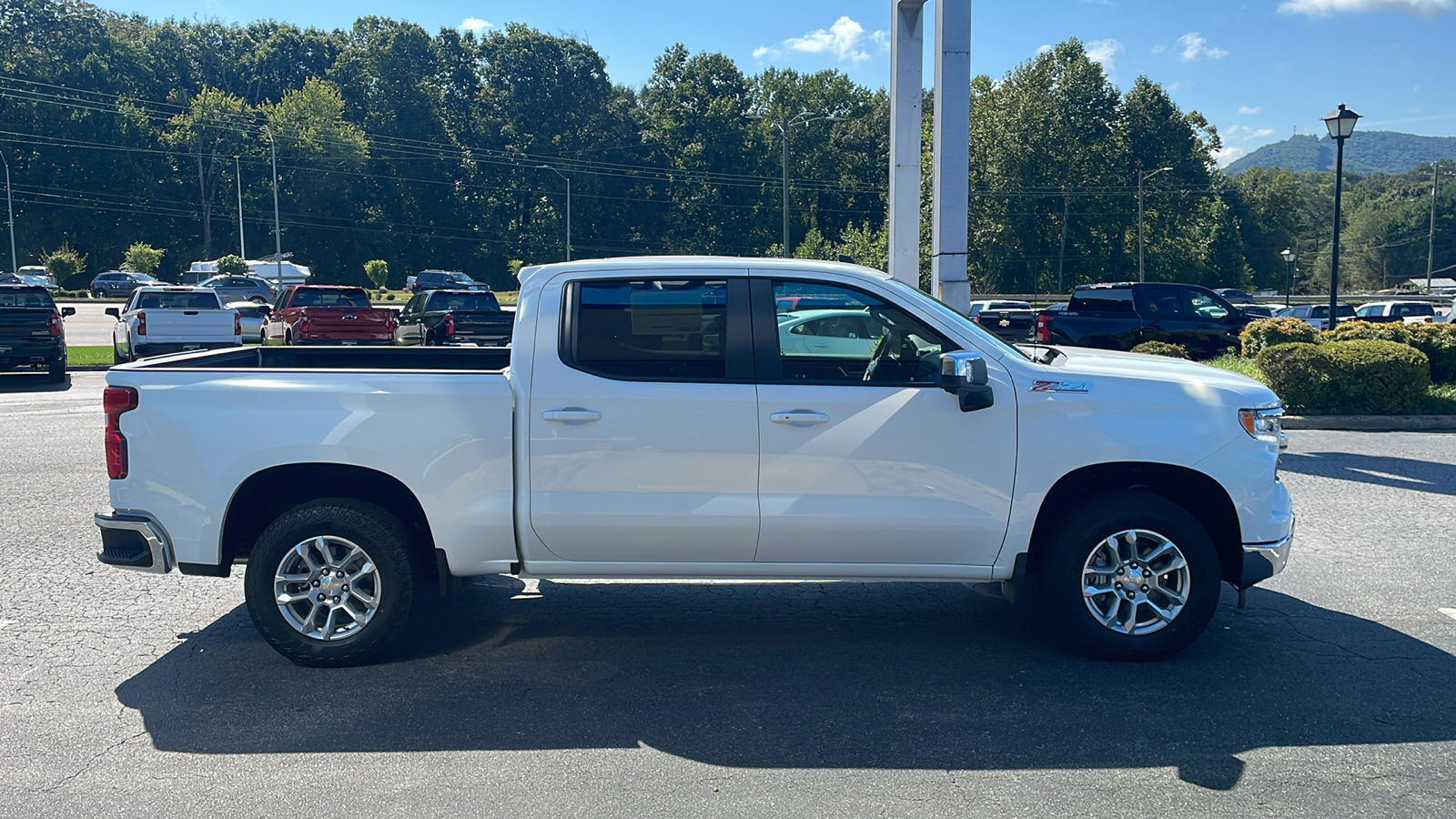 2025 Chevrolet Silverado 1500 LT 9