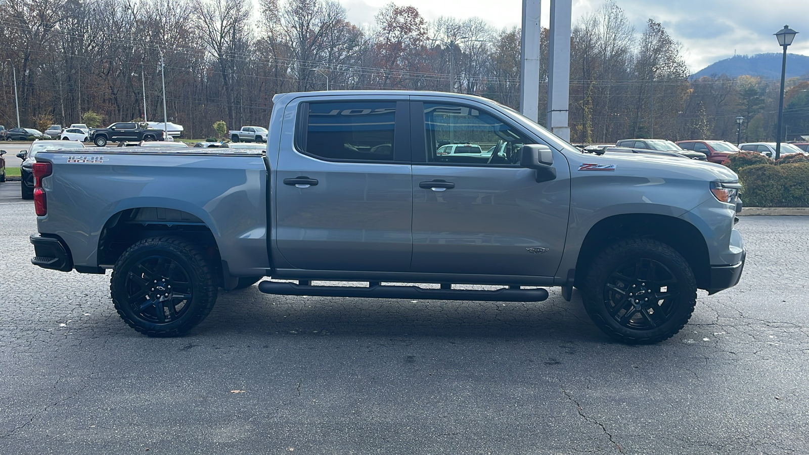 2025 Chevrolet Silverado 1500 Custom Trail Boss 9