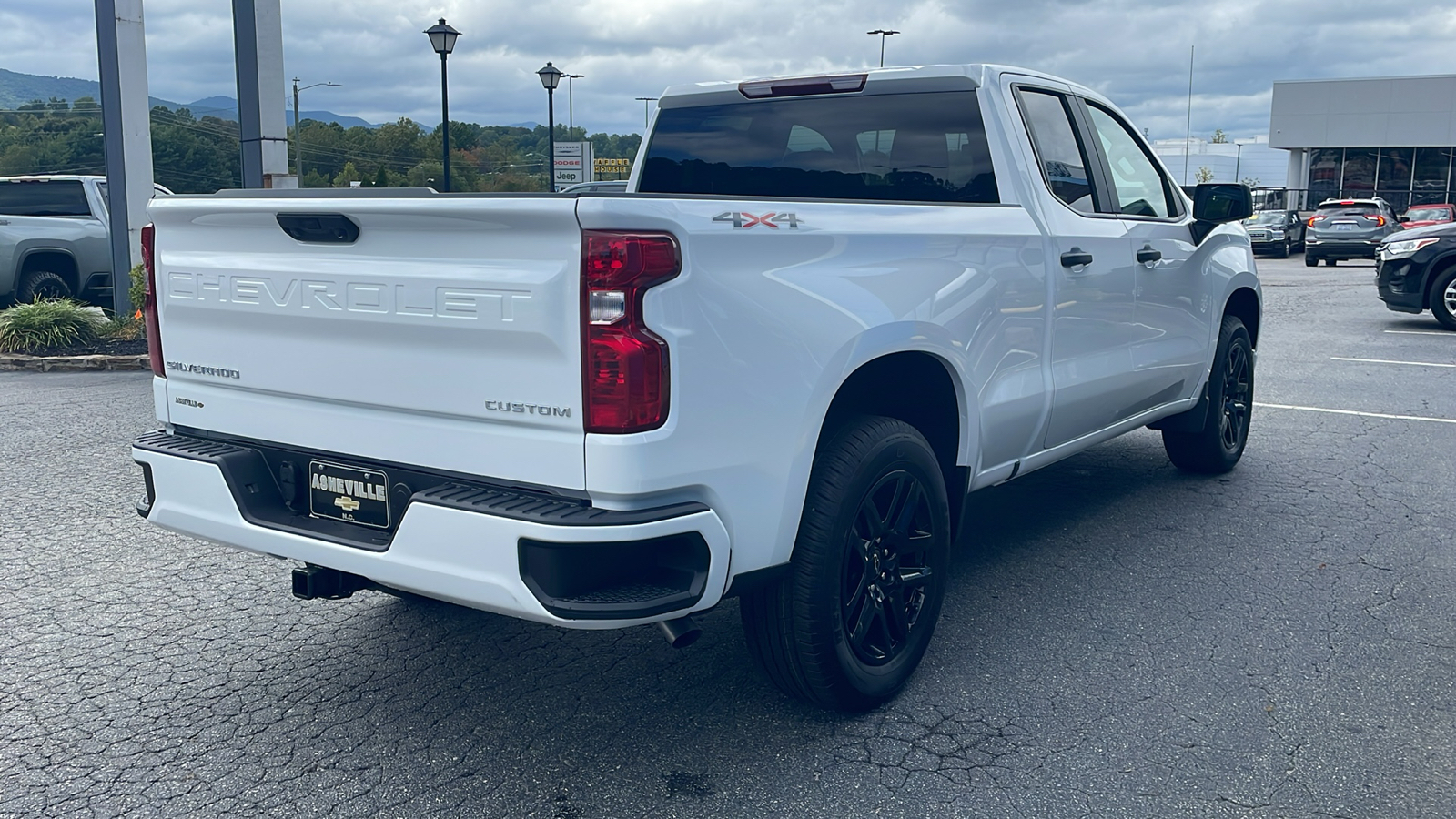 2025 Chevrolet Silverado 1500 Custom 8