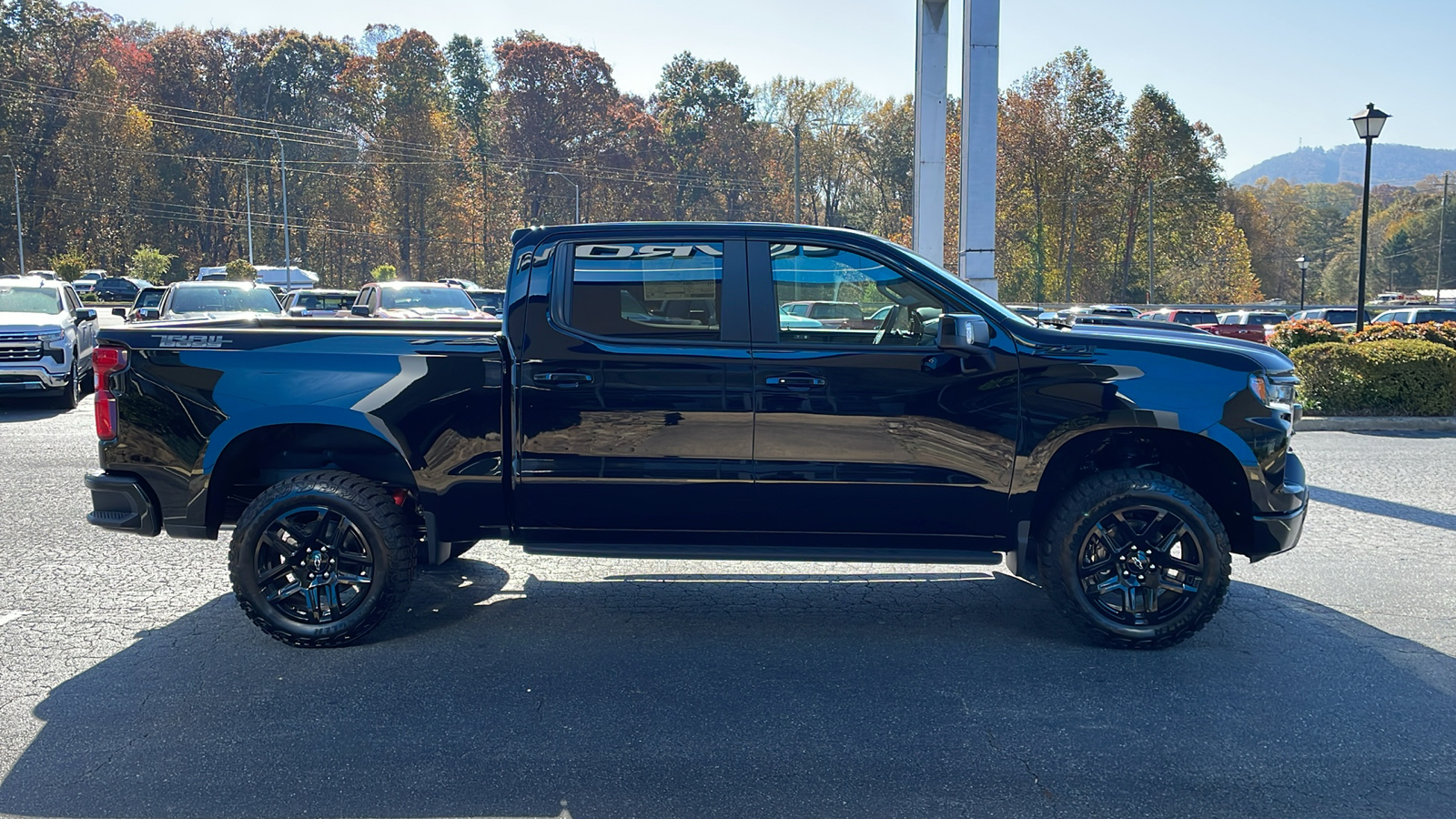 2025 Chevrolet Silverado 1500 LT Trail Boss 9