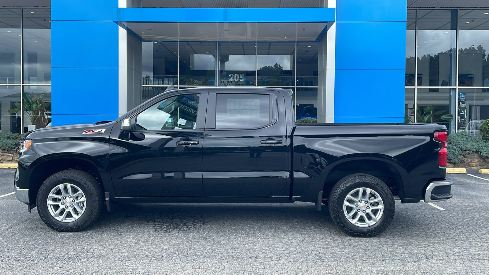 2025 Chevrolet Silverado 1500 LT 4