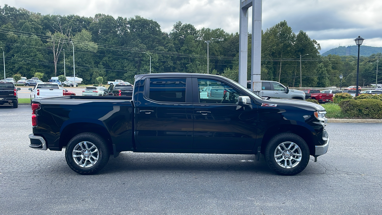 2025 Chevrolet Silverado 1500 LT 9