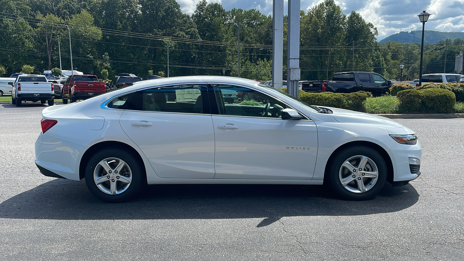 2025 Chevrolet Malibu LS 8