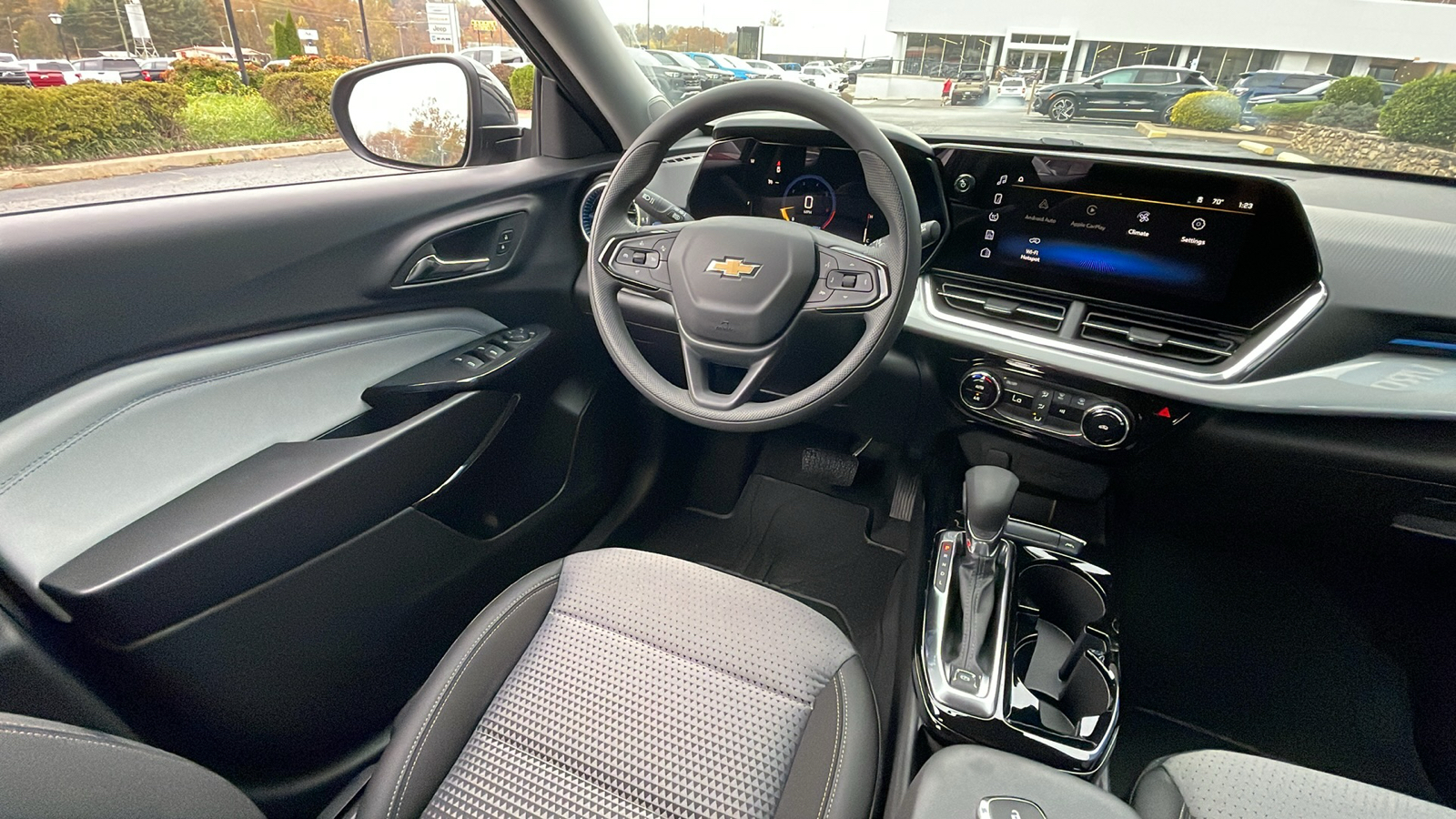 2025 Chevrolet Trax LT 33