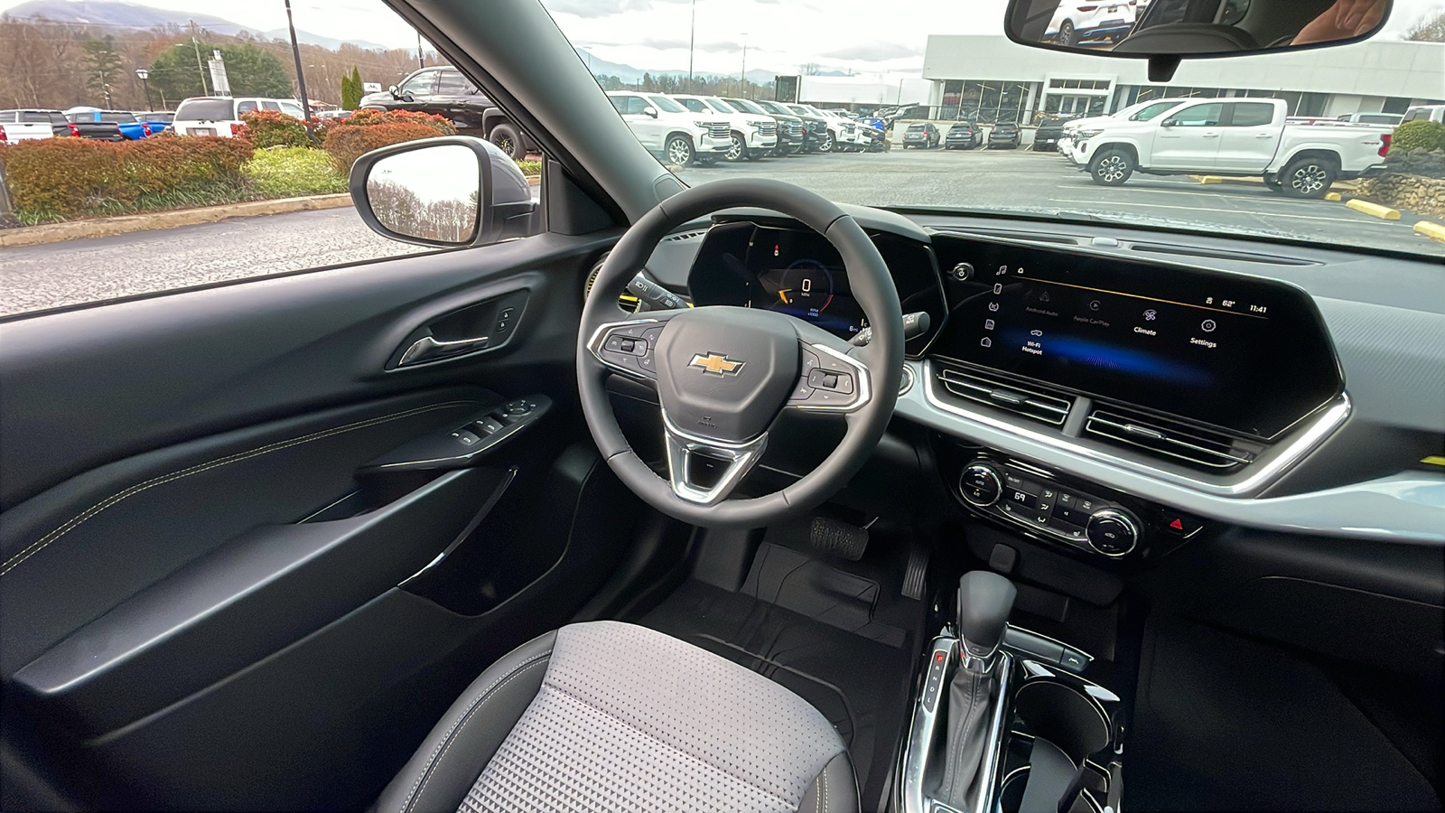 2024 Chevrolet Trax LT 32